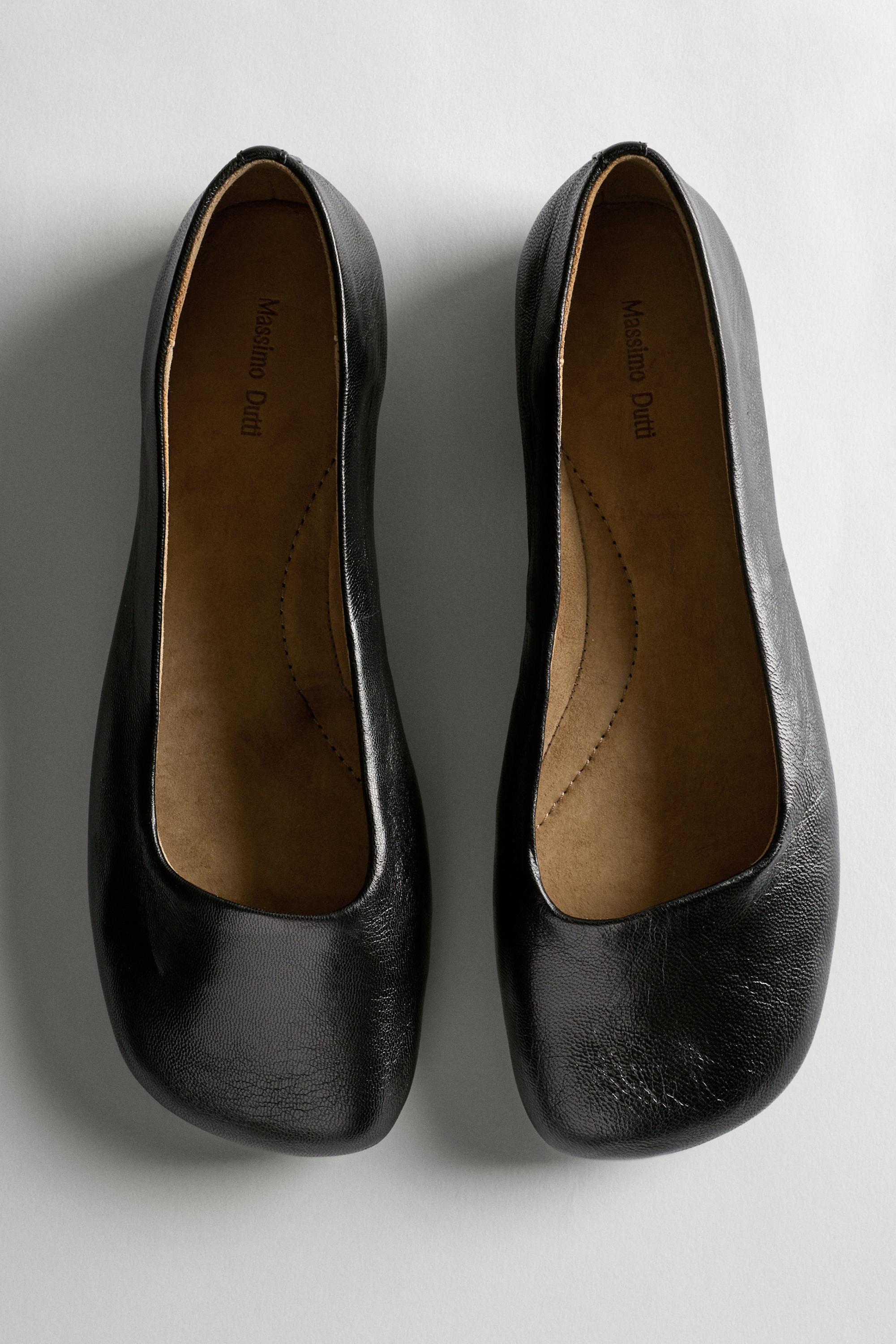 Ballerine en cuir bout carré